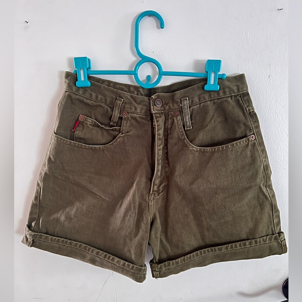 L.e.i green shorts